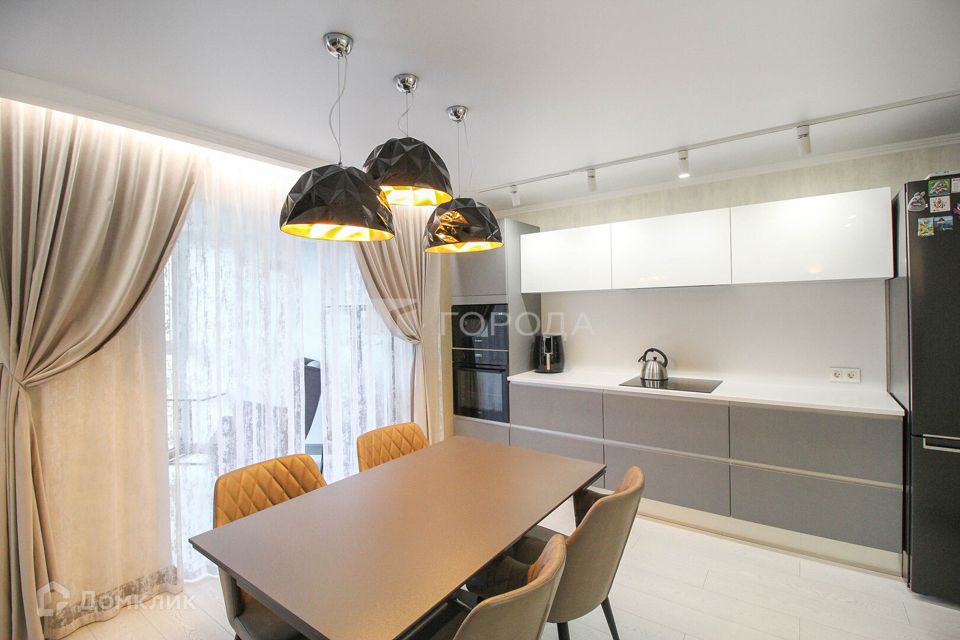 Продаётся 3-комнатная квартира, 103.1 м²