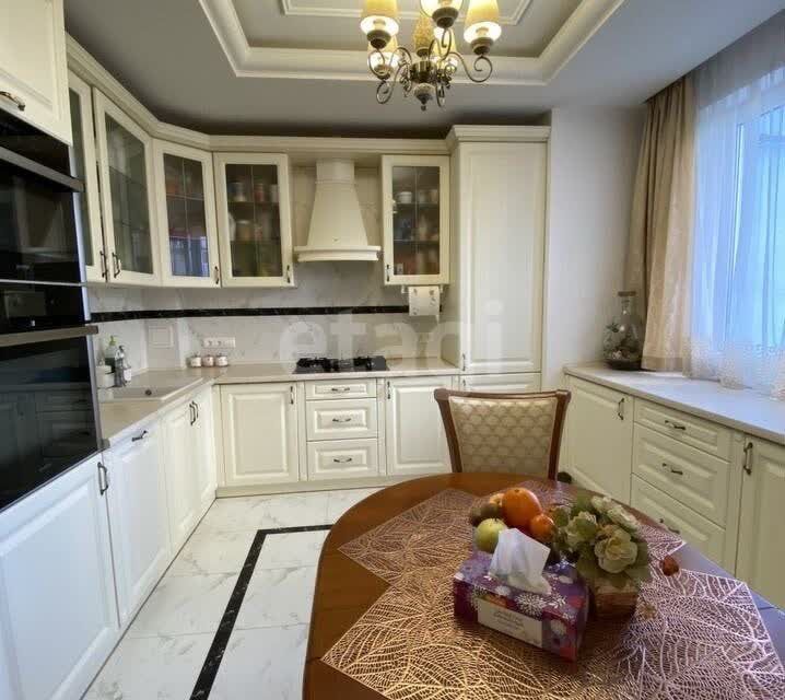 Продаётся 3-комнатная квартира, 118 м²