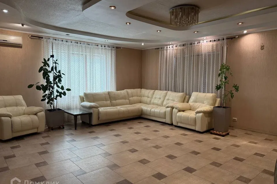 Сдаётся 2-этажный дом, 250.4 м²