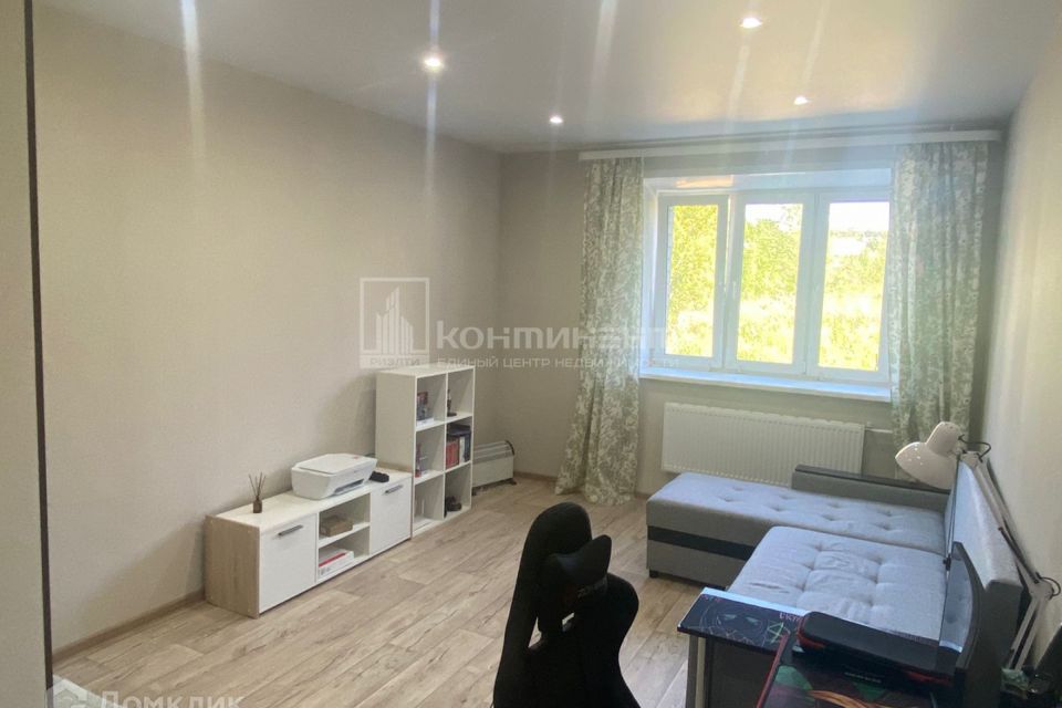 Продаётся 1-комнатная квартира, 41.9 м²