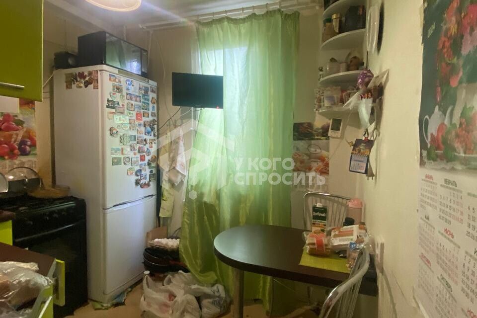 Продаётся 4-комнатная квартира, 49.8 м²