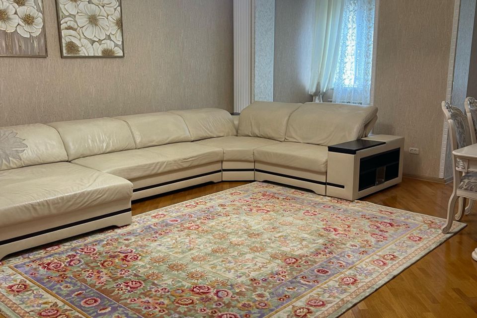 Продаётся 3-комнатная квартира, 140 м²