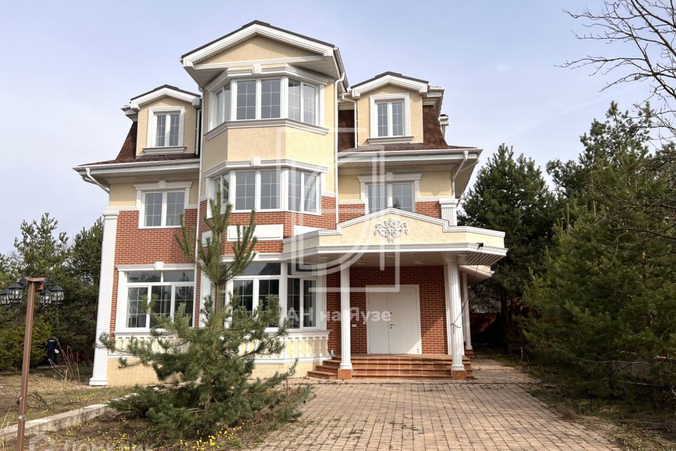 Продаётся 3-этажный дом, 394 м²