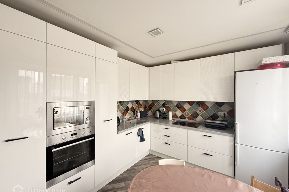 Продаётся 3-комнатная квартира, 106 м²