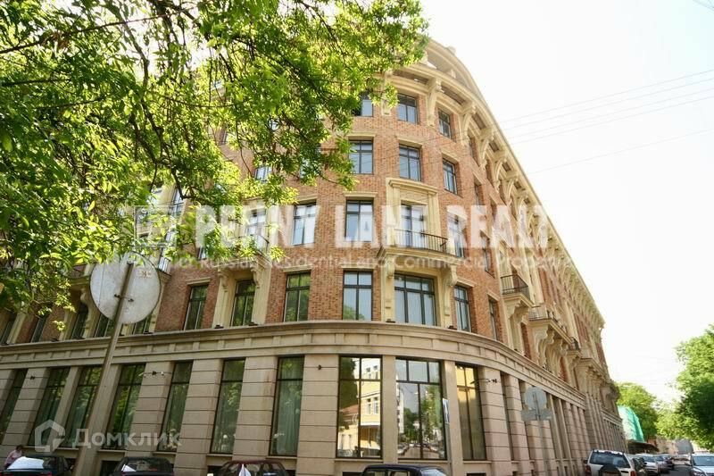 Продаётся 5-комнатная квартира, 256 м²