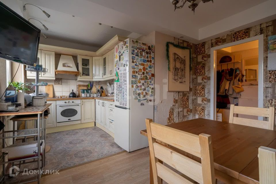 Продаётся 4-комнатная квартира, 72.7 м²