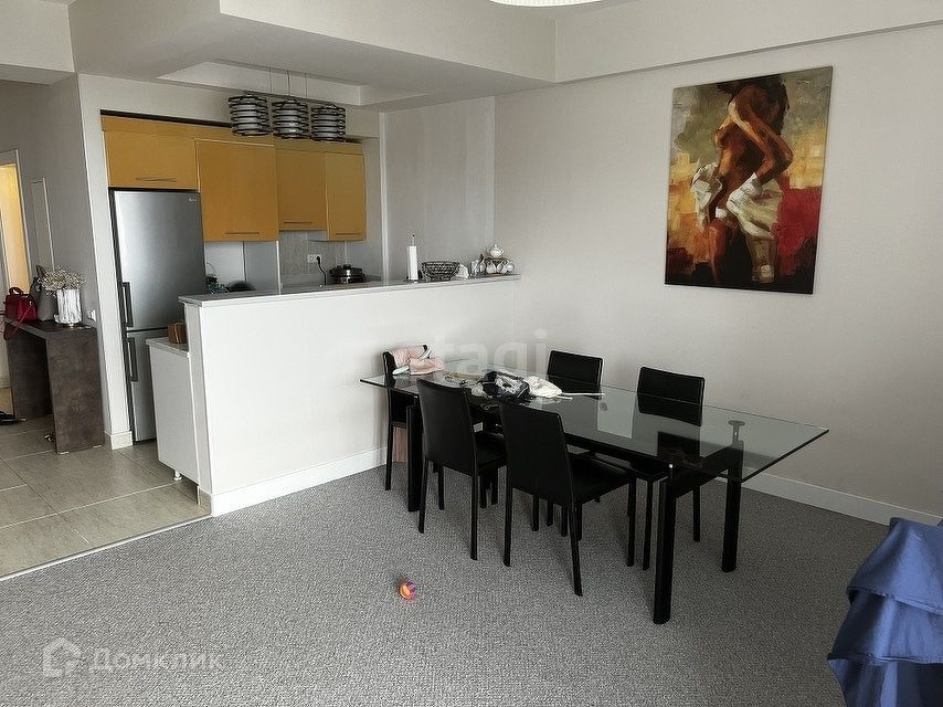 Продаётся 3-комнатная квартира, 180 м²