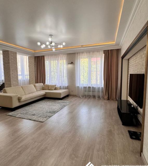 Продаётся 3-комнатная квартира, 142 м²