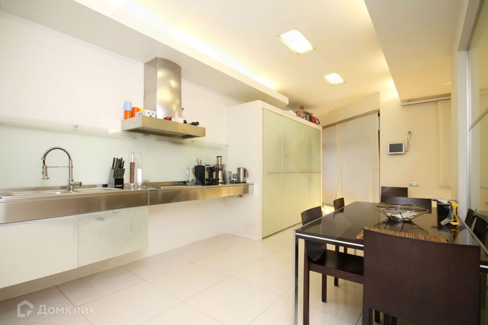 Сдаётся 4-комнатная квартира, 150 м²