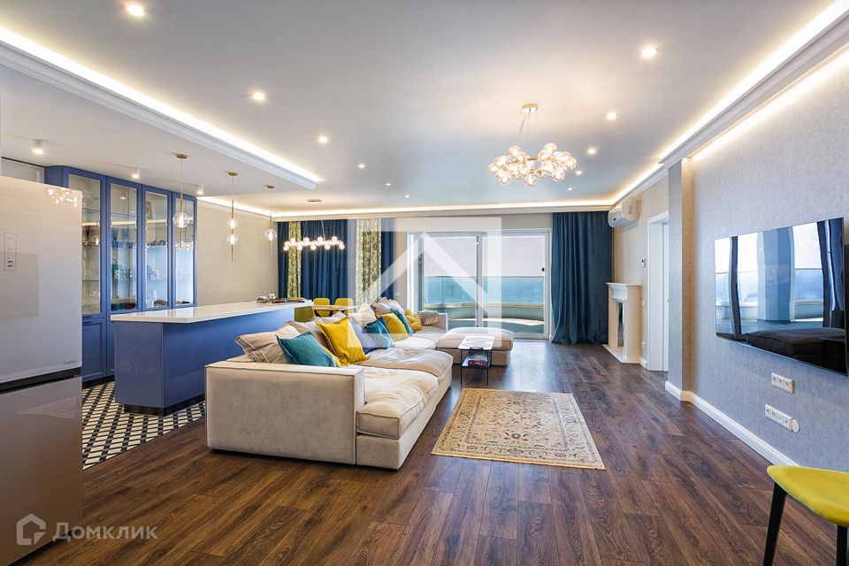 Продаётся 6-комнатная квартира, 280 м²