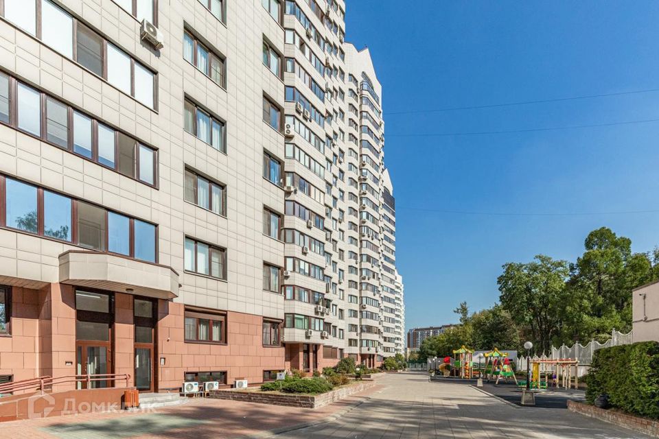 Продаётся 4-комнатная квартира, 166 м²