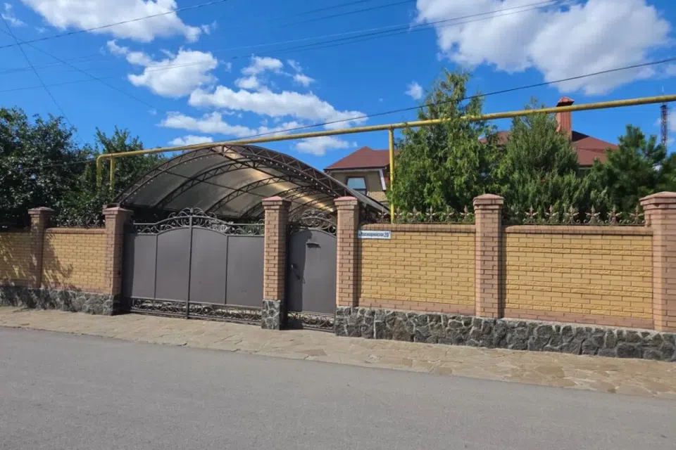 Продаётся 2-этажный дом, 194.3 м²