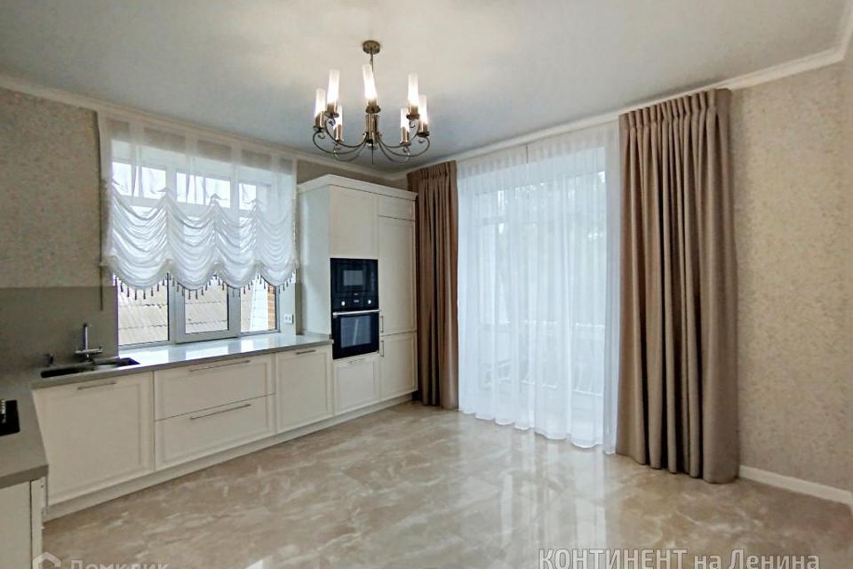 Продаётся 4-комнатная квартира, 144 м²