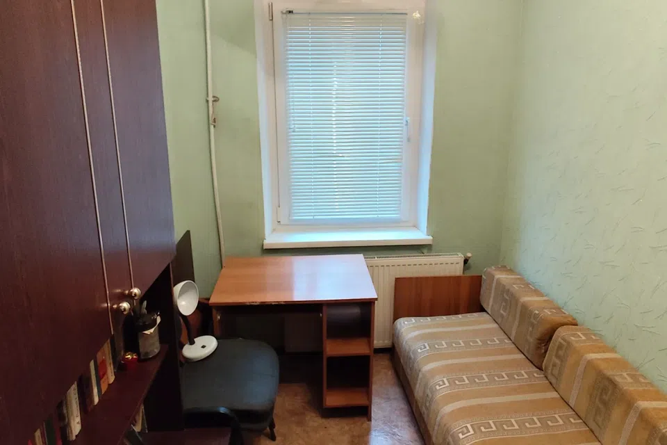 Продаётся 4-комнатная квартира, 55.8 м²