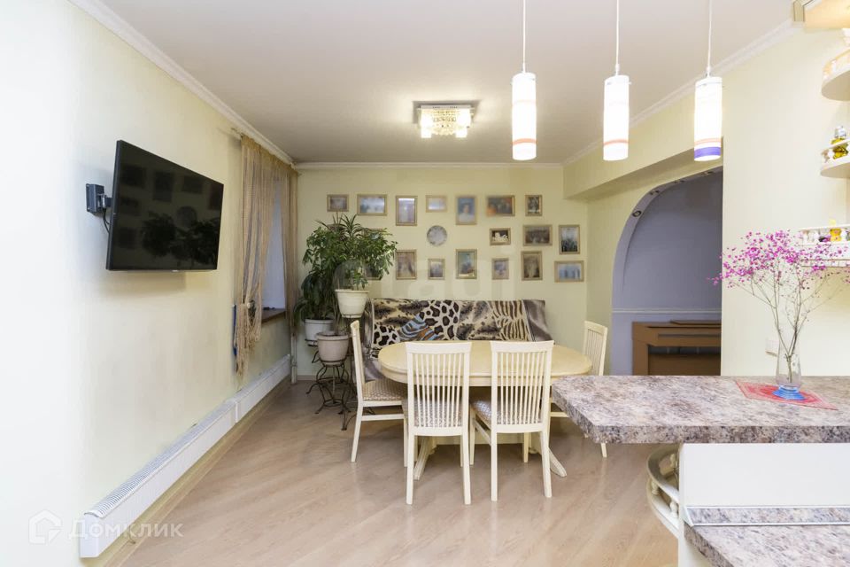 Продаётся 3-комнатная квартира, 93 м²