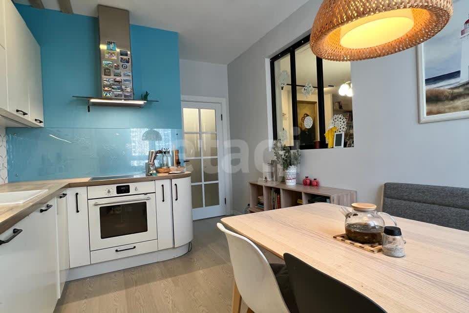 Продаётся 4-комнатная квартира, 82 м²