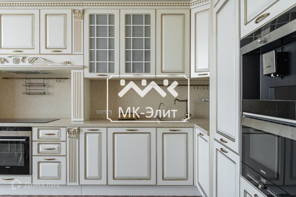 Продаётся 4-комнатная квартира, 145.9 м²