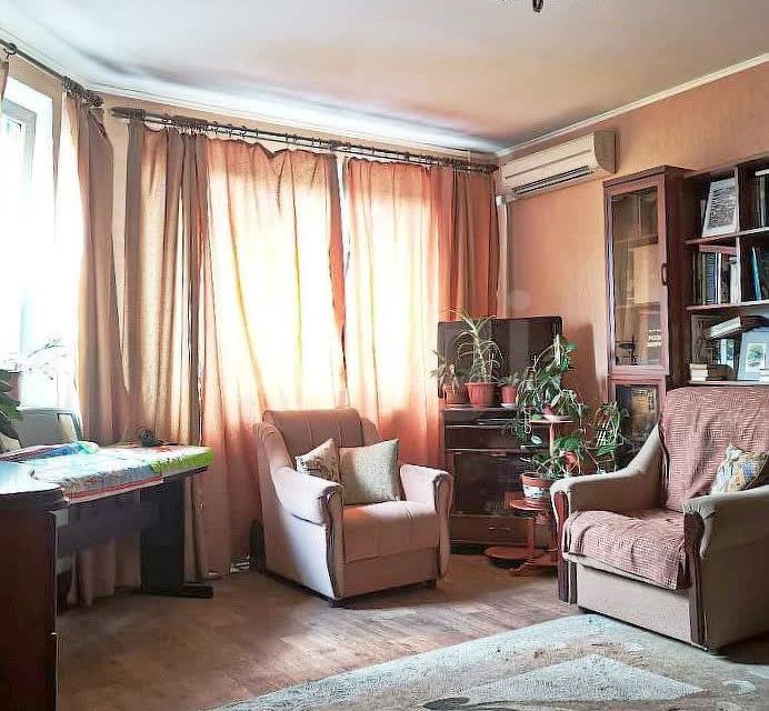 Продаётся 1-комнатная квартира, 42.2 м²