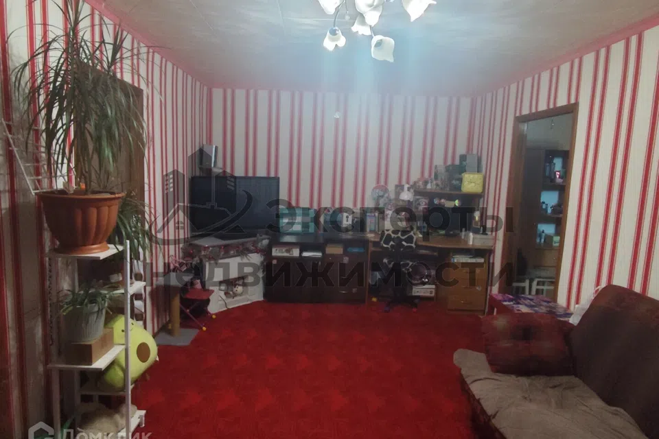 Продаётся 4-комнатная квартира, 61.2 м²