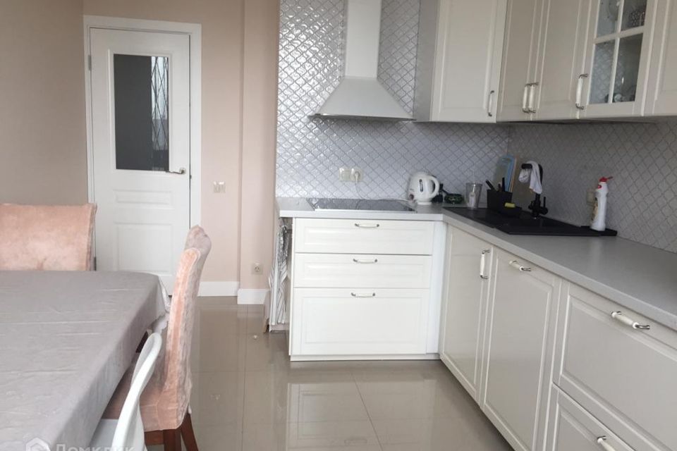 Продаётся 3-комнатная квартира, 76 м²