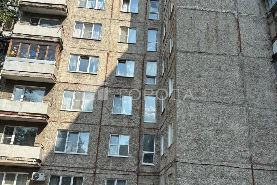 Продаётся 4-комнатная квартира, 69.6 м²