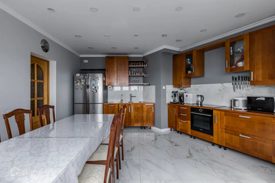 Продаётся 5-комнатная квартира, 255 м²