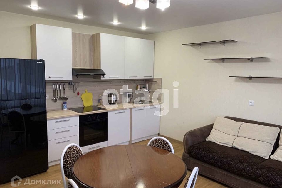 Сдаётся 2-комнатная квартира, 75 м²