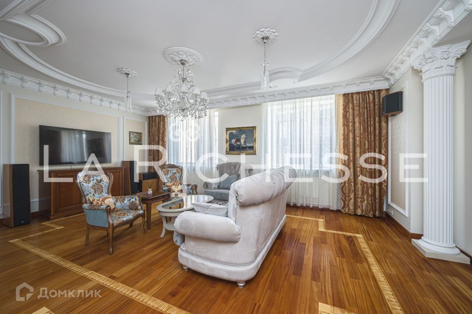 Сдаётся 4-комнатная квартира, 136 м²