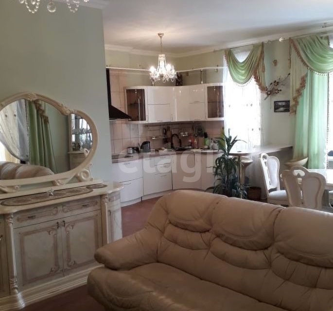 Продаётся 2-комнатная квартира, 108.5 м²