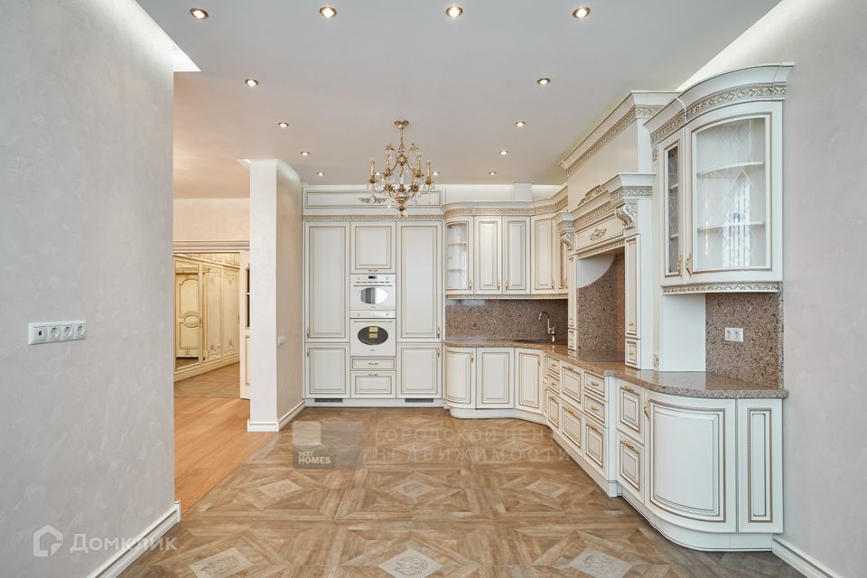 Продаётся 4-комнатная квартира, 160 м²