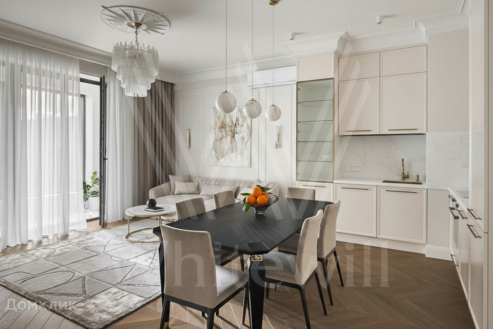 Продаётся 3-комнатная квартира, 102 м²