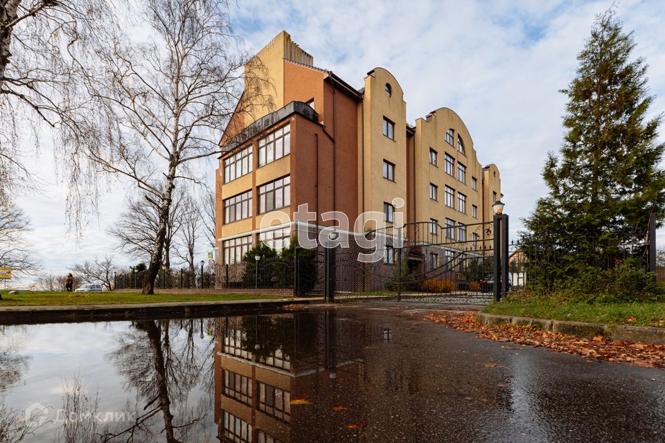 Продаётся 1-комнатная квартира, 53 м²