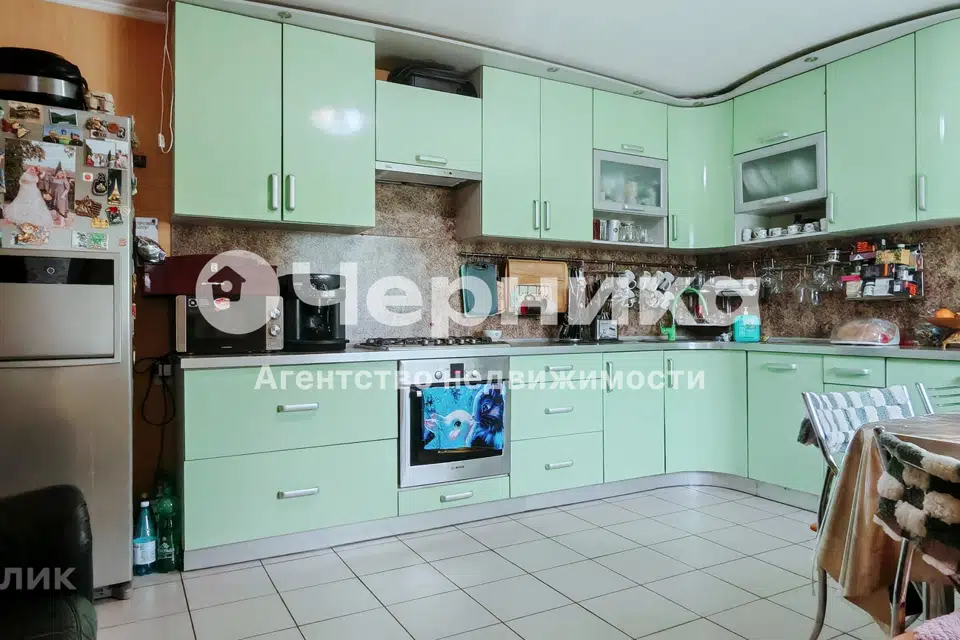 Продаётся 2-этажный дом, 225 м²