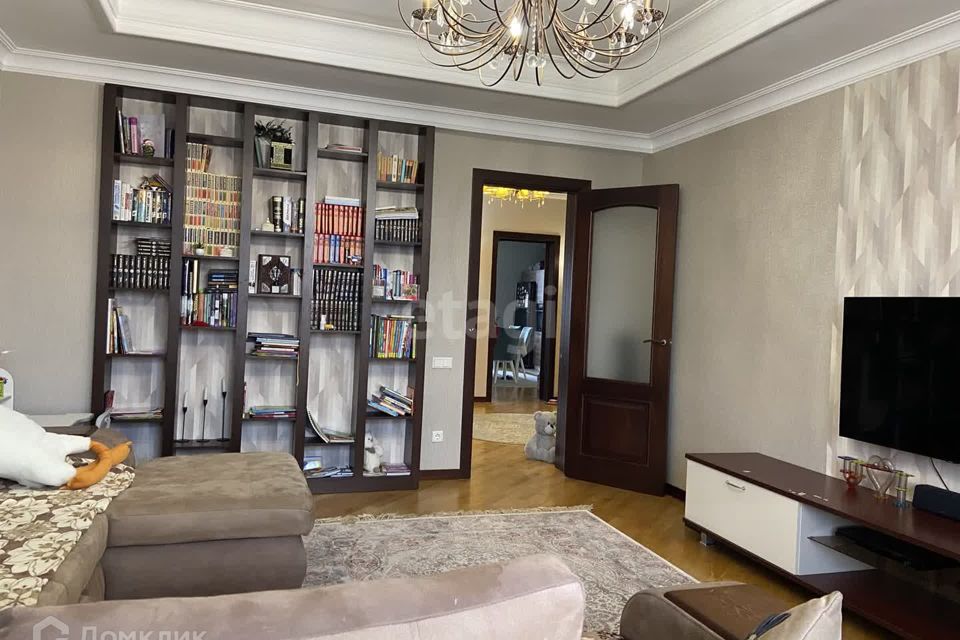 Продаётся 3-комнатная квартира, 137.7 м²