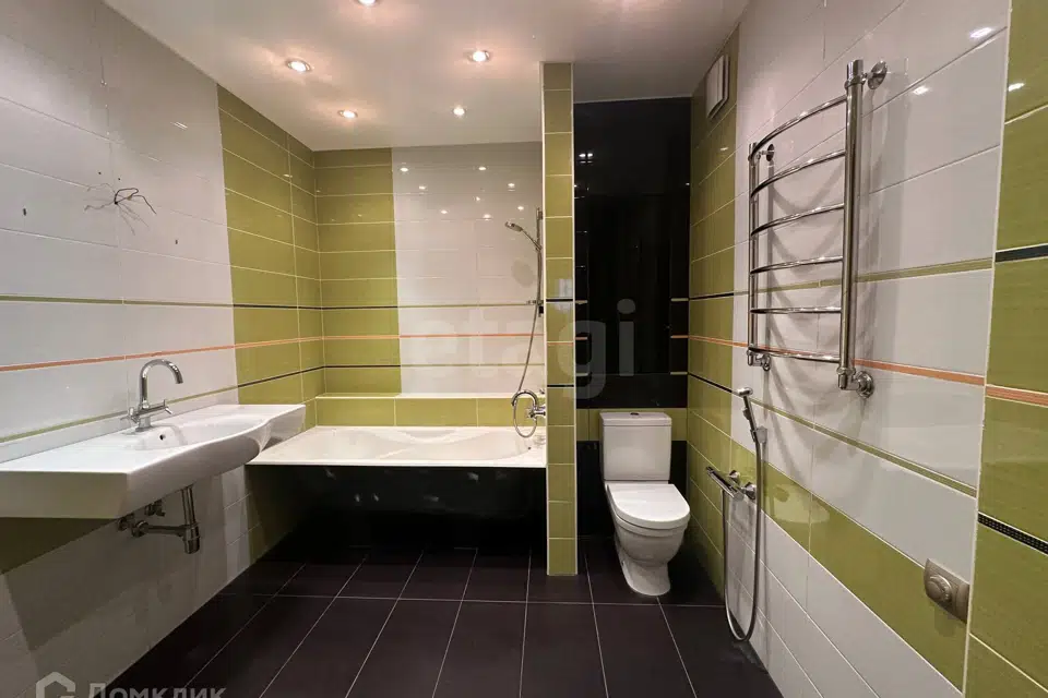 Продаётся 3-комнатная квартира, 118 м²