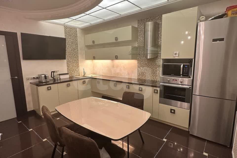 Продаётся 3-комнатная квартира, 112.7 м²