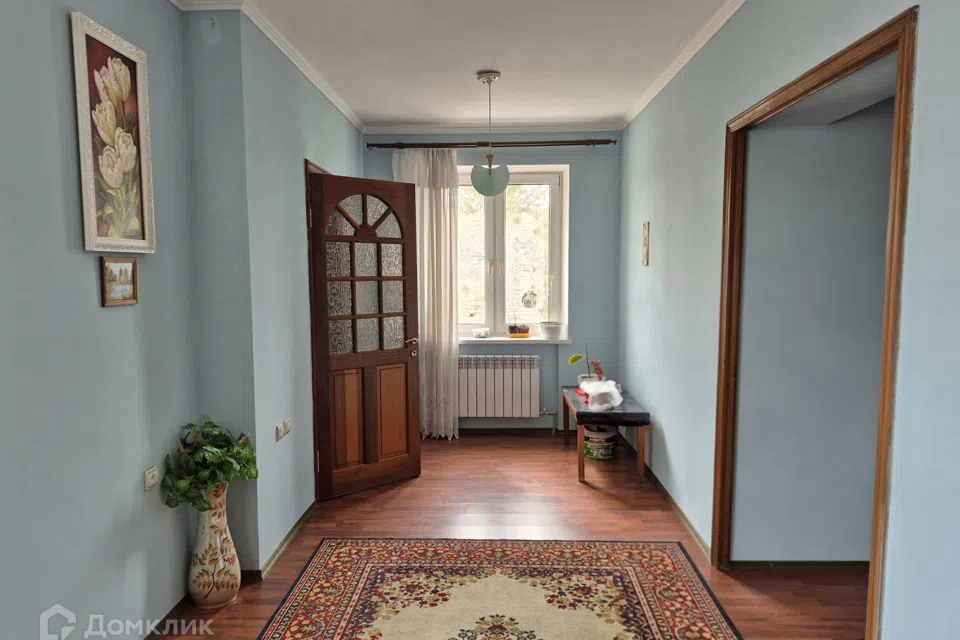 Продаётся 3-этажный дом, 260 м²