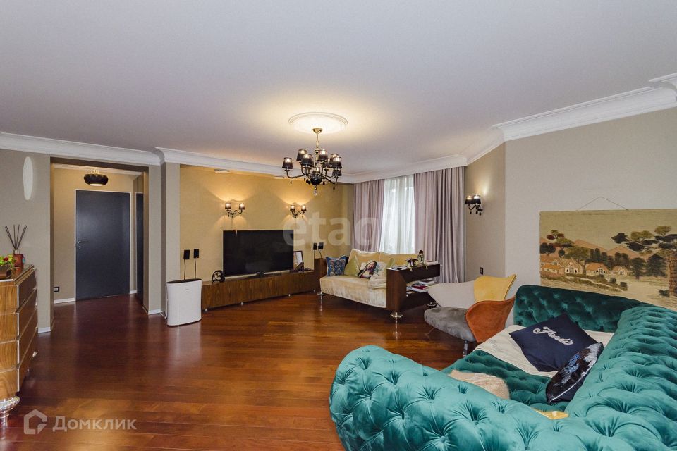 Продаётся 2-комнатная квартира, 133.6 м²