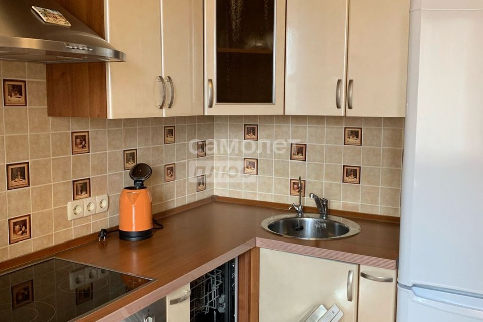 Продаётся 1-комнатная квартира, 37.3 м²