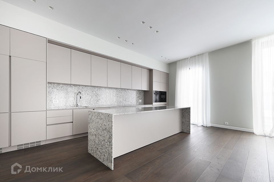 Продаётся 5-комнатная квартира, 267.1 м²