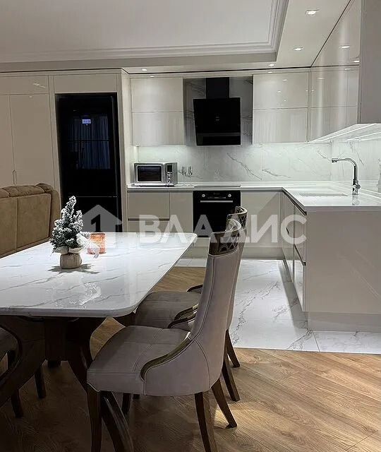 Продаётся 3-комнатная квартира, 125 м²