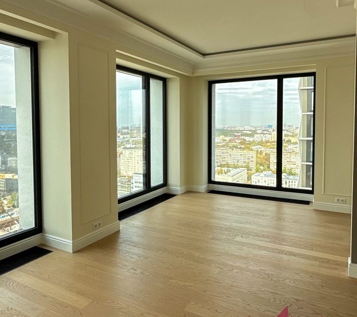 Продаётся 4-комнатная квартира, 161 м²