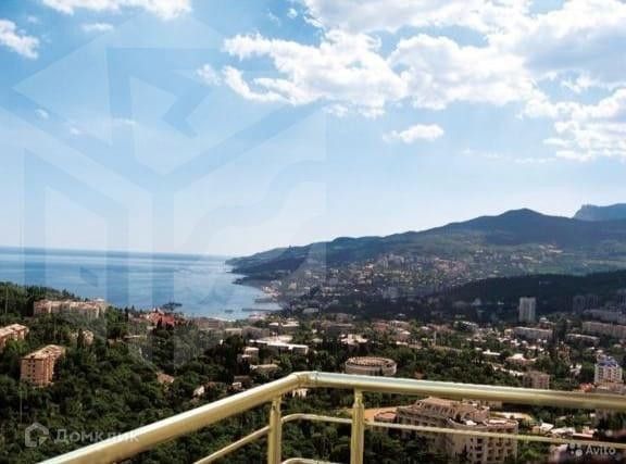 Продаётся 3-комнатная квартира, 152.6 м²
