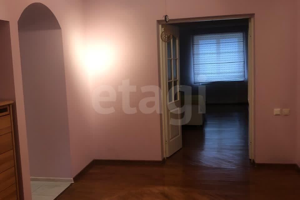 Продаётся 5-комнатная квартира, 261 м²