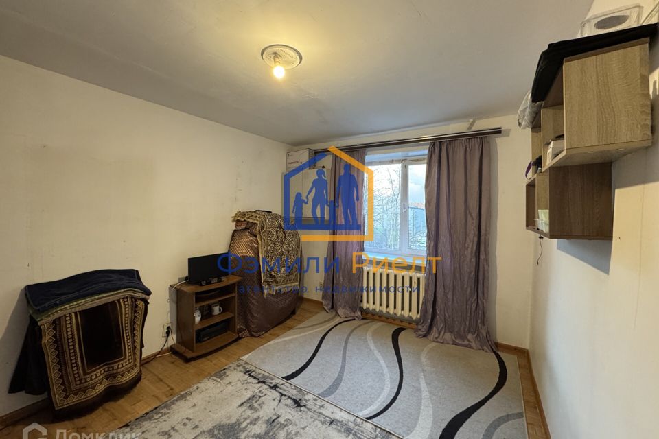 Продаётся комната в 6-комн. квартире, 12.4 м²