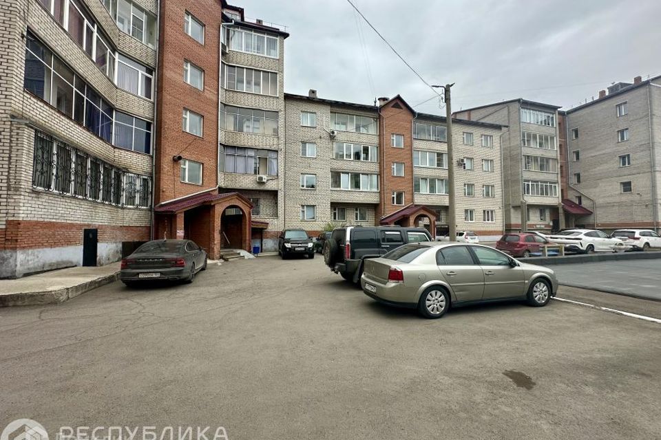 Продаётся 3-комнатная квартира, 141.3 м²