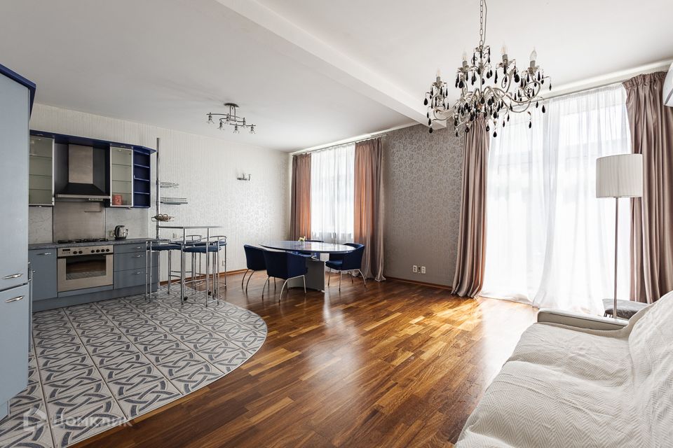 Продаётся 4-комнатная квартира, 100 м²