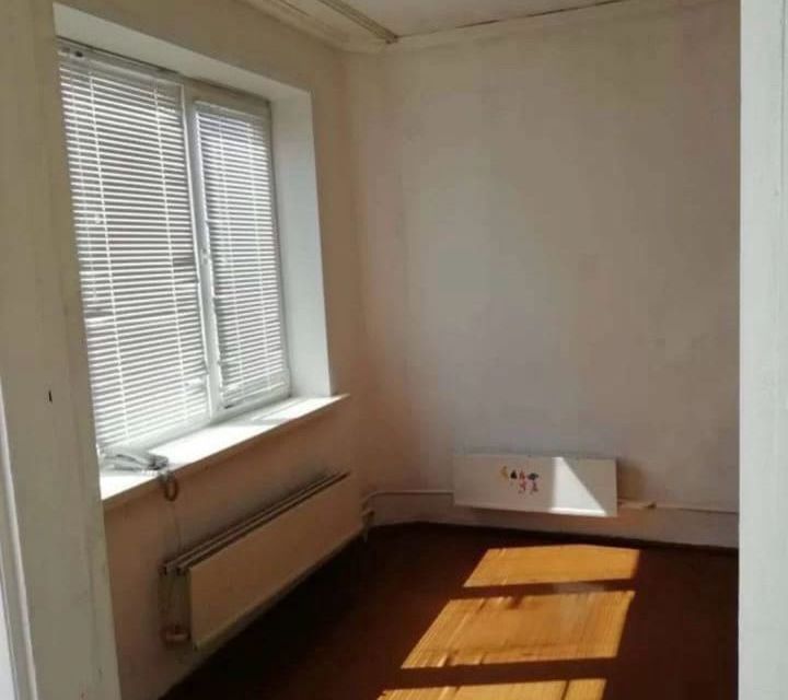 Продаётся 4-комнатная квартира, 60.9 м²
