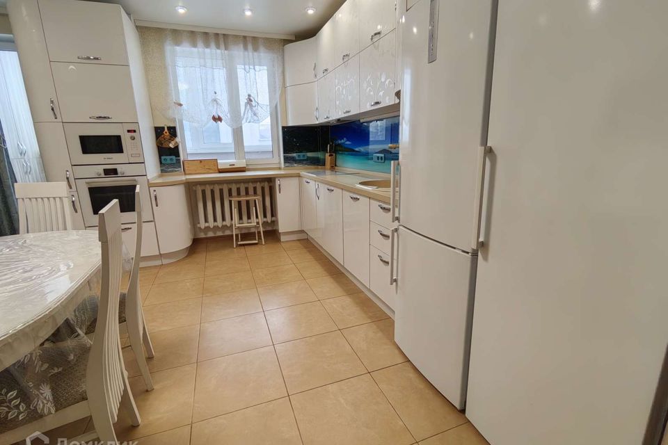 Продаётся 4-комнатная квартира, 139.4 м²