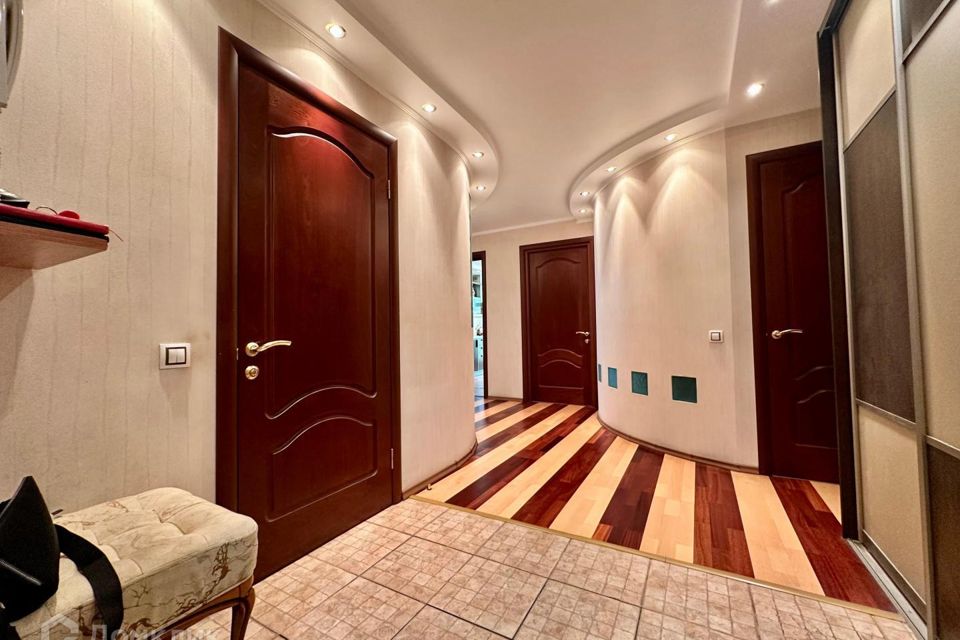Продаётся 4-комнатная квартира, 102.2 м²